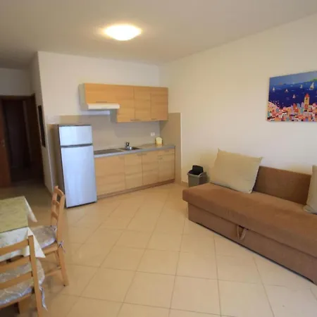 Appartamento 1 Bedroom Gorgeous In Mandre