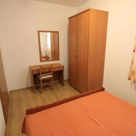 1 Bedroom Gorgeous In Apartamento Mandre