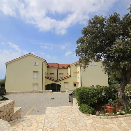 1 Bedroom Gorgeous In Apartamento Mandre