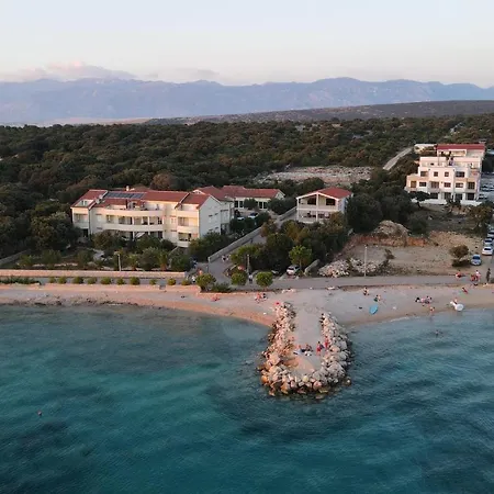 1 Bedroom Gorgeous In Apartamento Mandre